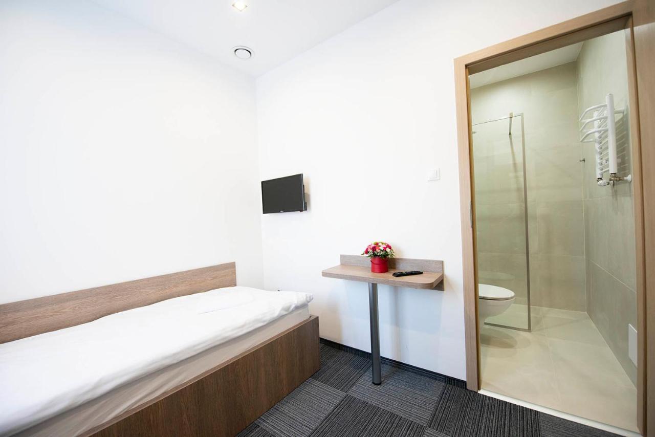 Hostel Sms Free Parking Бидгошч Екстериор снимка