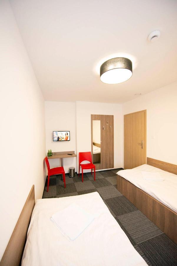 Hostel Sms Free Parking Бидгошч Екстериор снимка